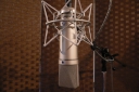 東京都世田谷区の音楽スタジオ StarWoods Recording Studio最もポピュラーなマイクNeumann U87AiやAKG C414によるボーカル録音です。 東京都世田谷区の音楽スタジオ StarWoods Recording Studio最もポピュラーなマイクNeumann U87AiやAKG C414によるボーカル録音です。
