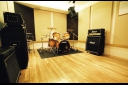 東京都調布市の音楽スタジオ　studio NiDO１０帖ですがサイズは大きめ！使い勝手がいいと評判！