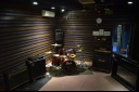 宮城県仙台市宮城野区の音楽スタジオ recording area FUNNELバンド形態には15畳のM.STUDIOがおすすめです。
もともとミキサーブースがあった部屋なので、抜群の音響です。 宮城県仙台市宮城野区の音楽スタジオ recording area FUNNELバンド形態には15畳のM.STUDIOがおすすめです。
もともとミキサーブースがあった部屋なので、抜群の音響です。