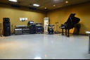 宮城県仙台市宮城野区の音楽スタジオ　recording area FUNNEL40畳、ビックバンド1発録りにも対応できます。
グランドピアノも常備しています。