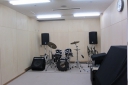 東京都板橋区の音楽スタジオ　板橋区立文化会館　音楽練習室定員9名。バンド演奏にお使いいただけますが、他諸室の利用状況により使用できない場合があります。