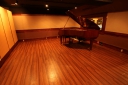 東京都西東京市の音楽スタジオ　Studio TLive (スタジオトライブ)ラージブースは、スタインウェイ・グランドピアノを常備。ピアノソロからバンド編成まで様々なレコーディングに対応できます。