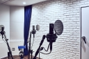 東京都中央区の音楽スタジオ スタジオワンダーウォールマイクを4本立ててのボーカルダビングやアフレコ作業も可能です。 東京都中央区の音楽スタジオ スタジオワンダーウォールマイクを4本立ててのボーカルダビングやアフレコ作業も可能です。