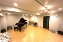 東京都北区の音楽スタジオ　スタジオセグエ鏡張りのスタジオですので本番さながらの練習ができます。

プチコンサートだって開催可能です。